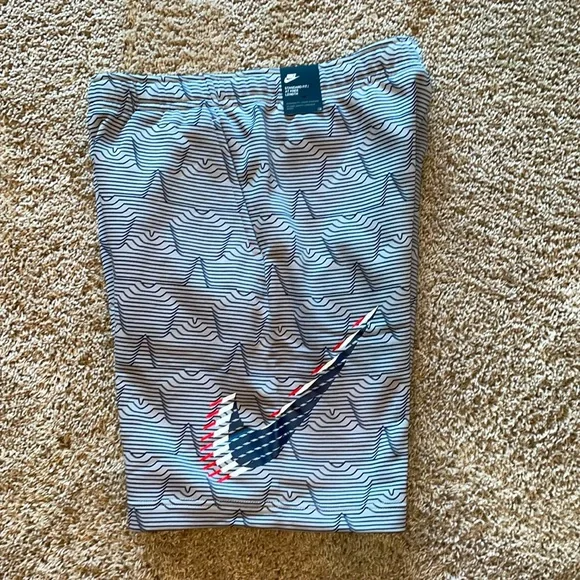 NWT gray Nike red,white and blue swoosh sweatshorts size large - Picture 1 of 2
